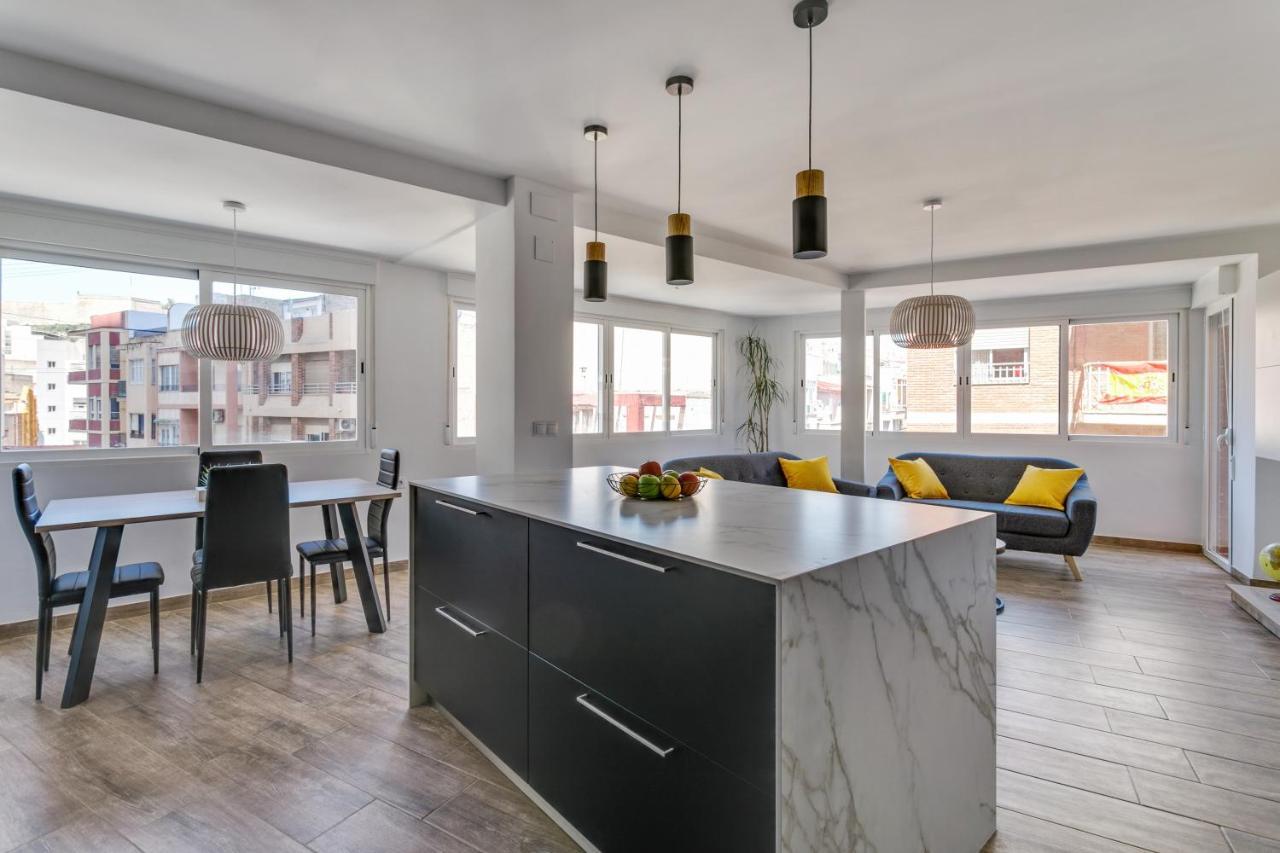 Luxury Apartment City Center Alicante Bagian luar foto